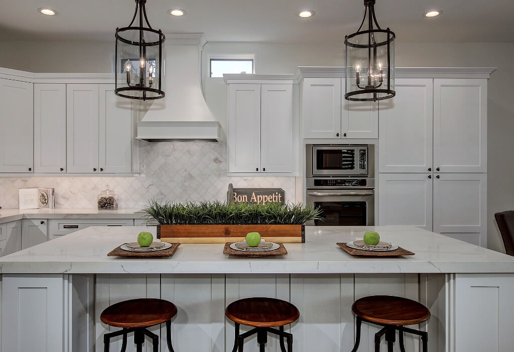 White Shaker Kitchen Island Cabinets Quartz Countertops Gainey Ranch ...